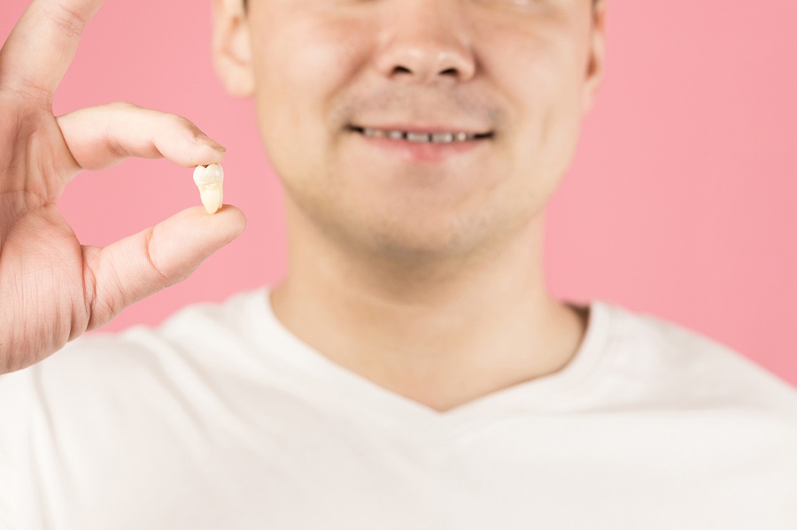 WISDOM TOOTH EXTRACTION RECOVERY TIPS
